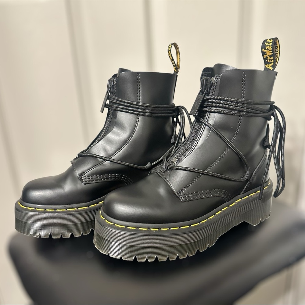 Dr. Martens Jarrick II Laced Leather
Platform Boot- Size 6